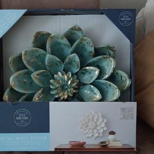 Metal flower wall decor